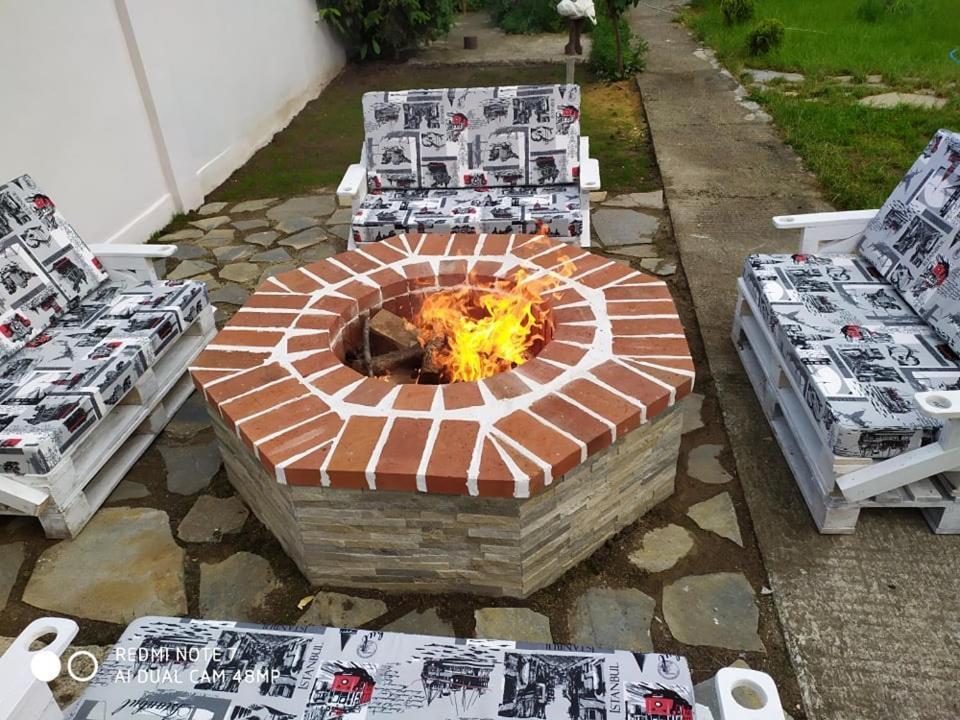 Family Hotel Malibu Chernomorets Luaran gambar
