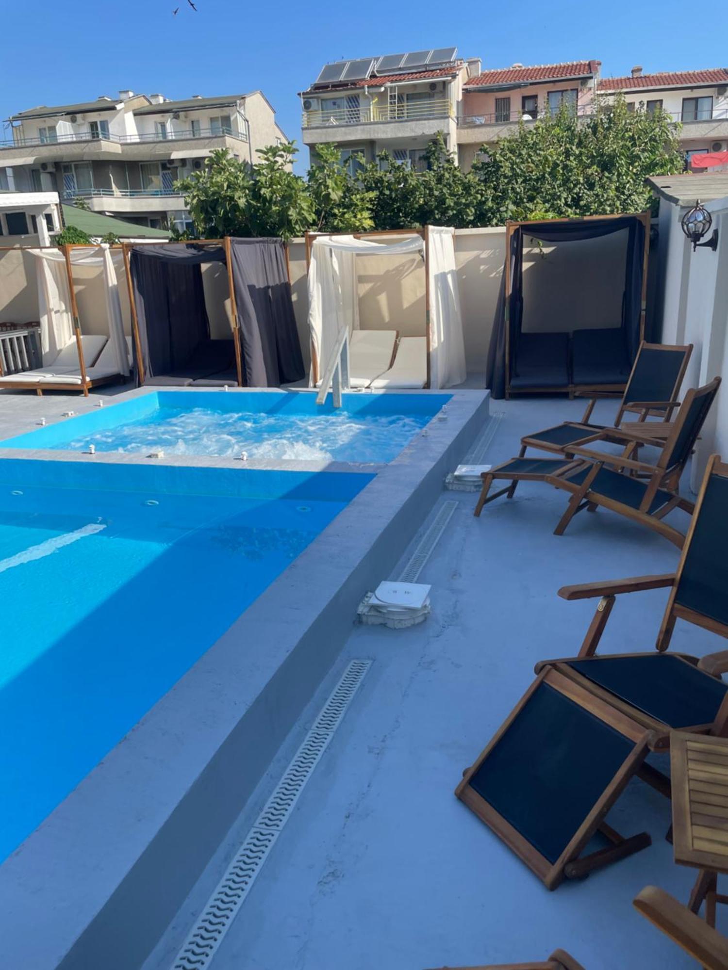 Family Hotel Malibu Chernomorets Luaran gambar