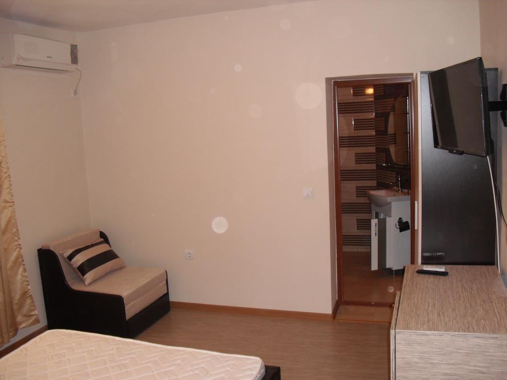 Family Hotel Malibu Chernomorets Luaran gambar