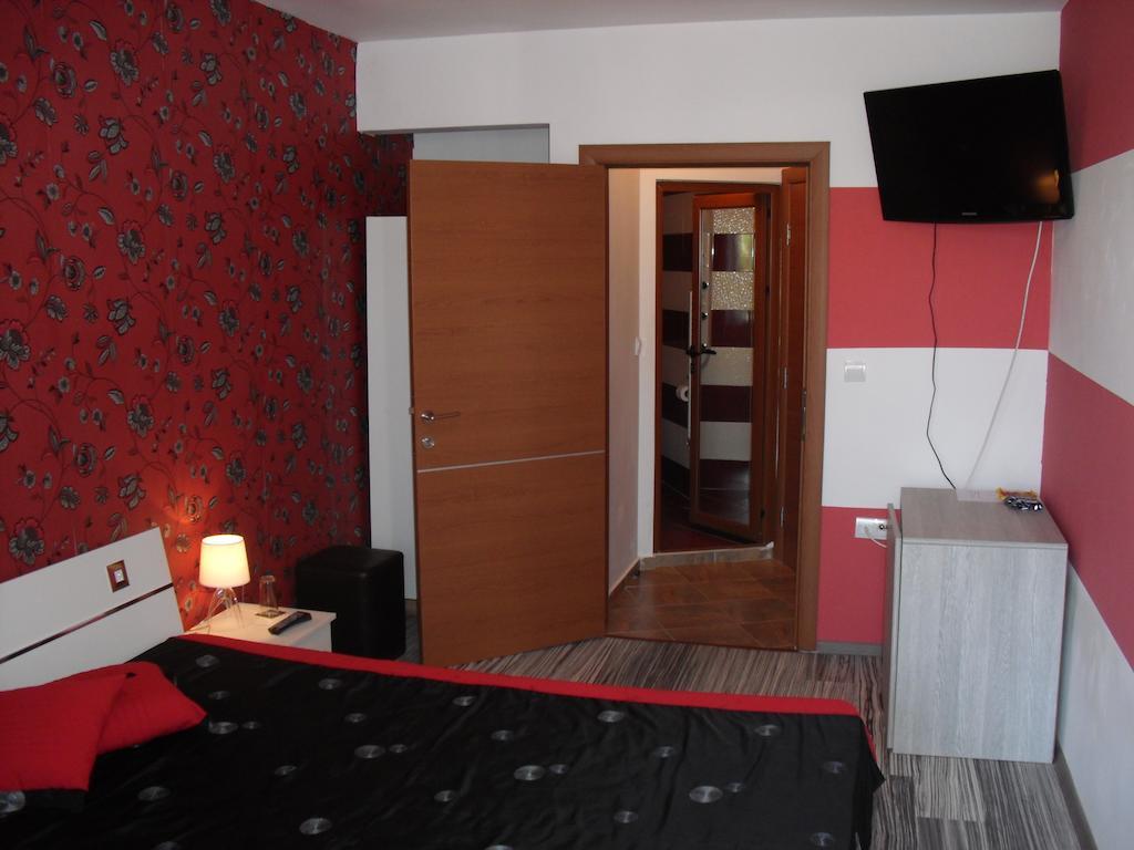 Family Hotel Malibu Chernomorets Bilik gambar