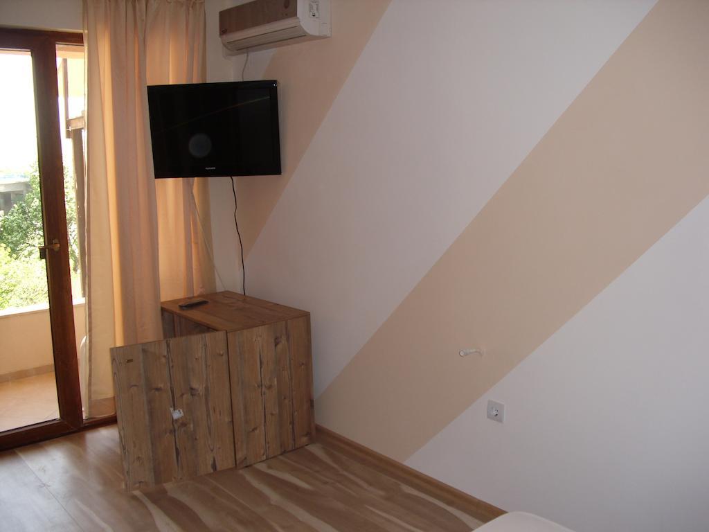Family Hotel Malibu Chernomorets Bilik gambar
