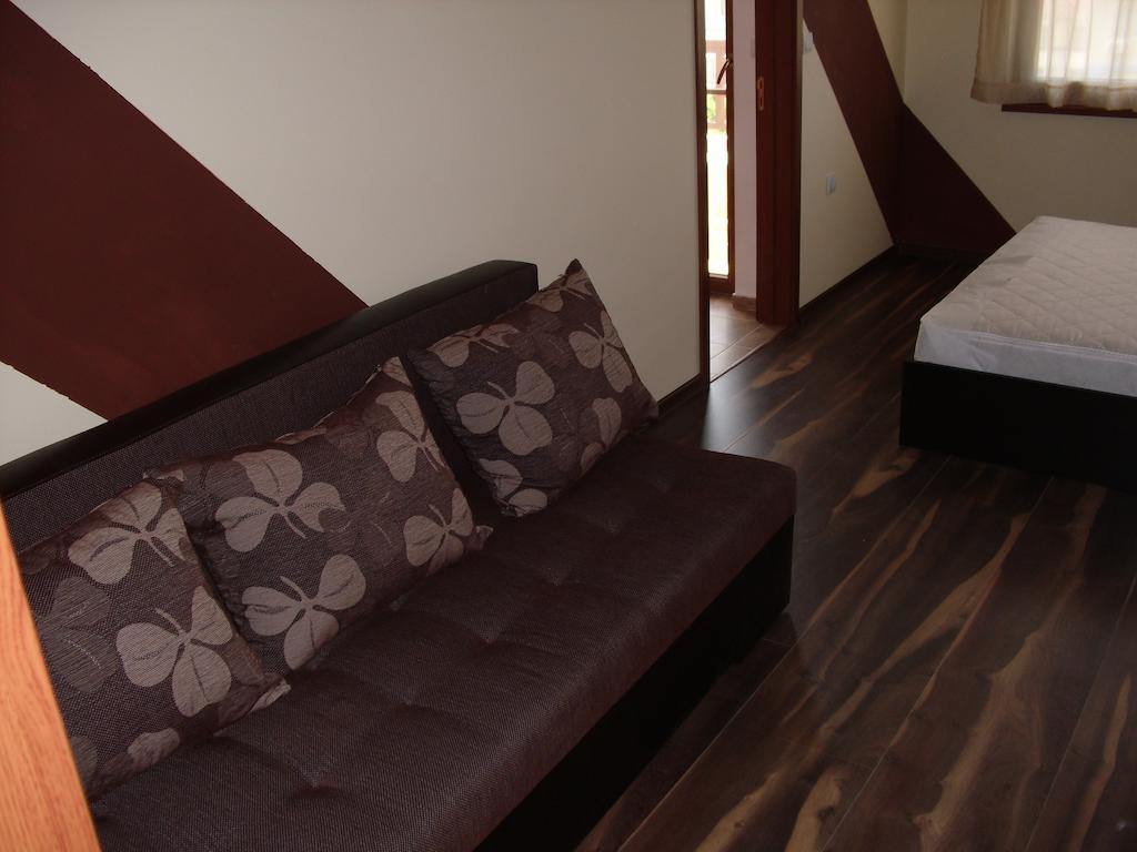 Family Hotel Malibu Chernomorets Bilik gambar