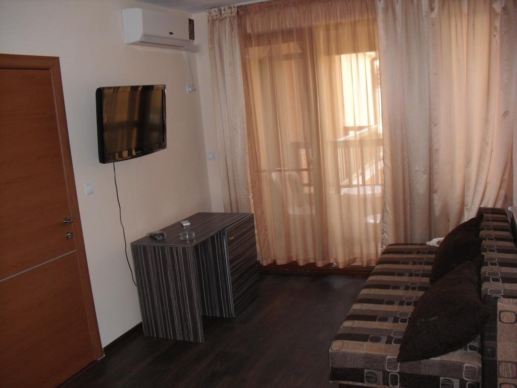 Family Hotel Malibu Chernomorets Bilik gambar